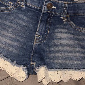 Size 3t girls jean shorts with lace trim & daddy's little cutie shirt!!